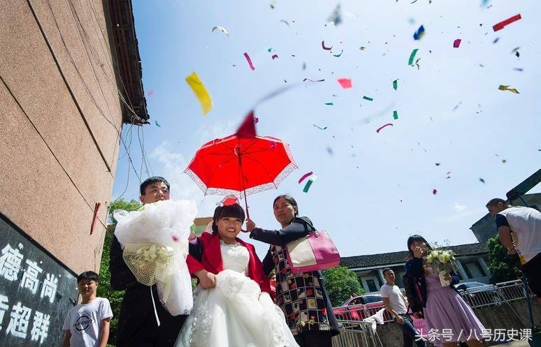 这样一场婚礼 到场的宾客都已深深感动